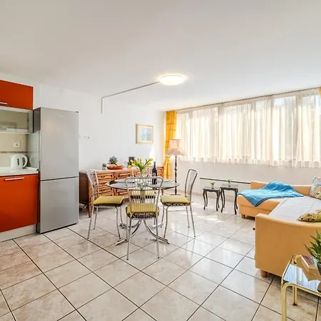Pine Three - Centre Apartment *